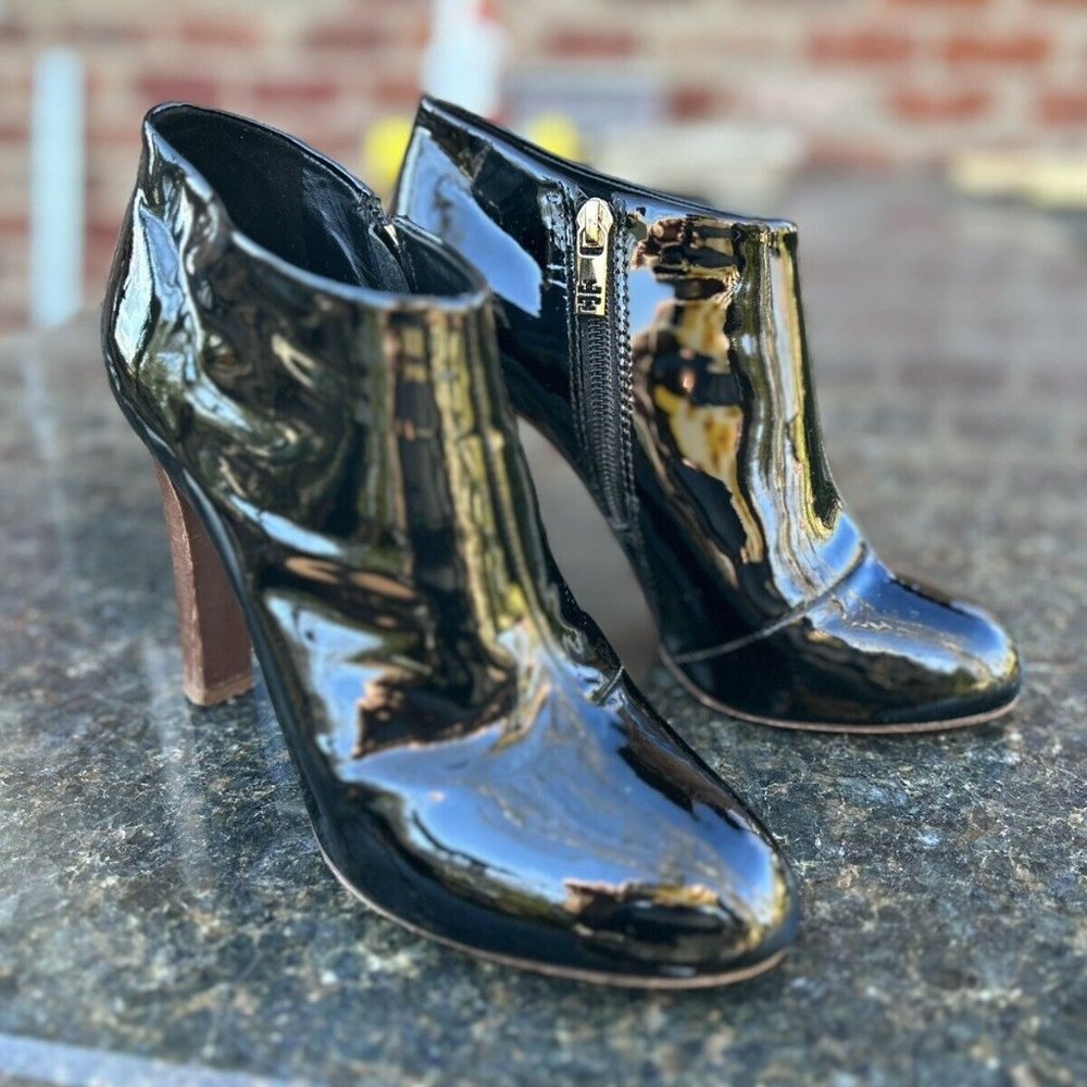 TORY BURCH BLACK PATENT LEATHER ANKLE BOOTS SIZE 8 1/2M